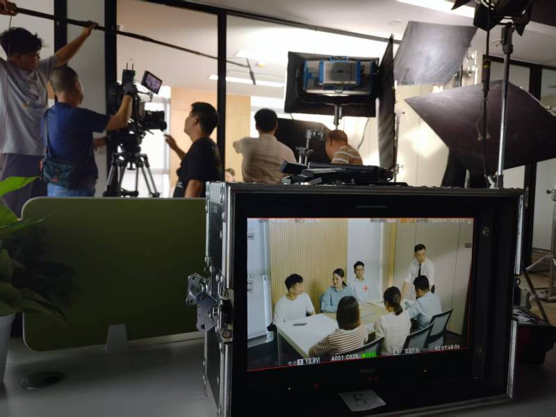 渑池县TVC拍摄公司：科技产品视觉化大师，诠释未来感与功能美学
